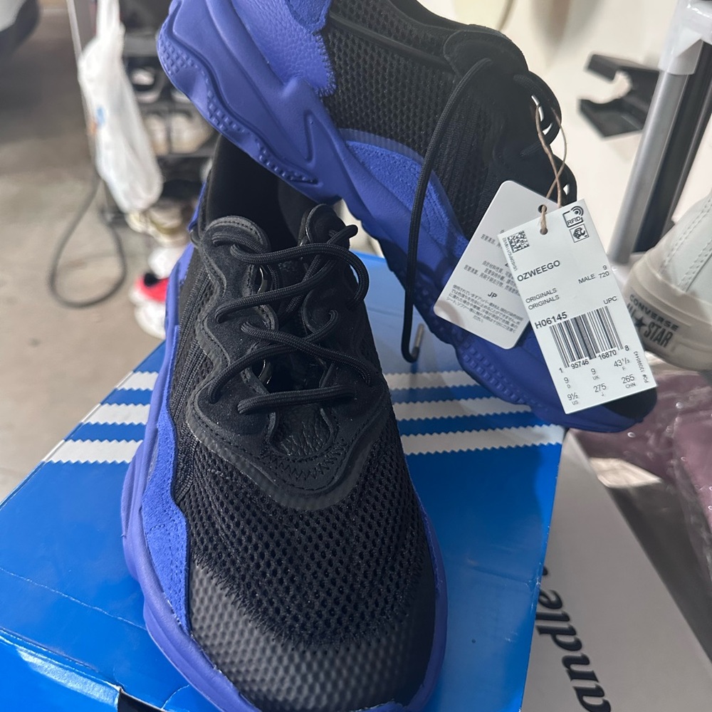 Adidas men’s Black and blue Sneakers